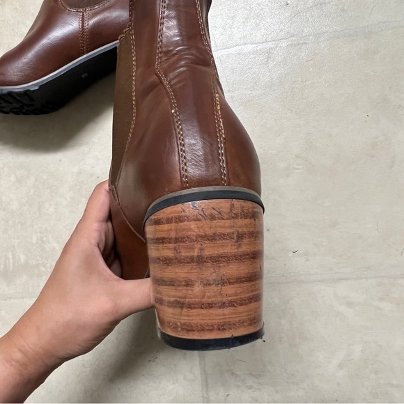 Brown boots - Picture 9 of 12